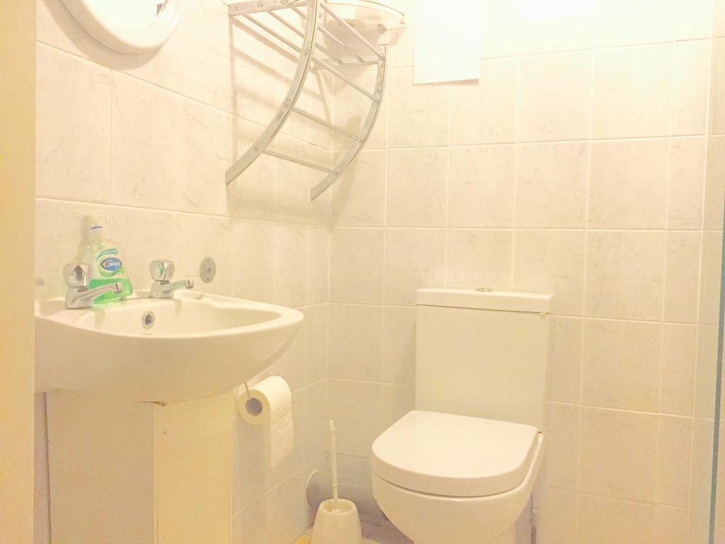 Southend Inn Hotel - Close To Beach, Train Station & Southend Airport Номер фото
