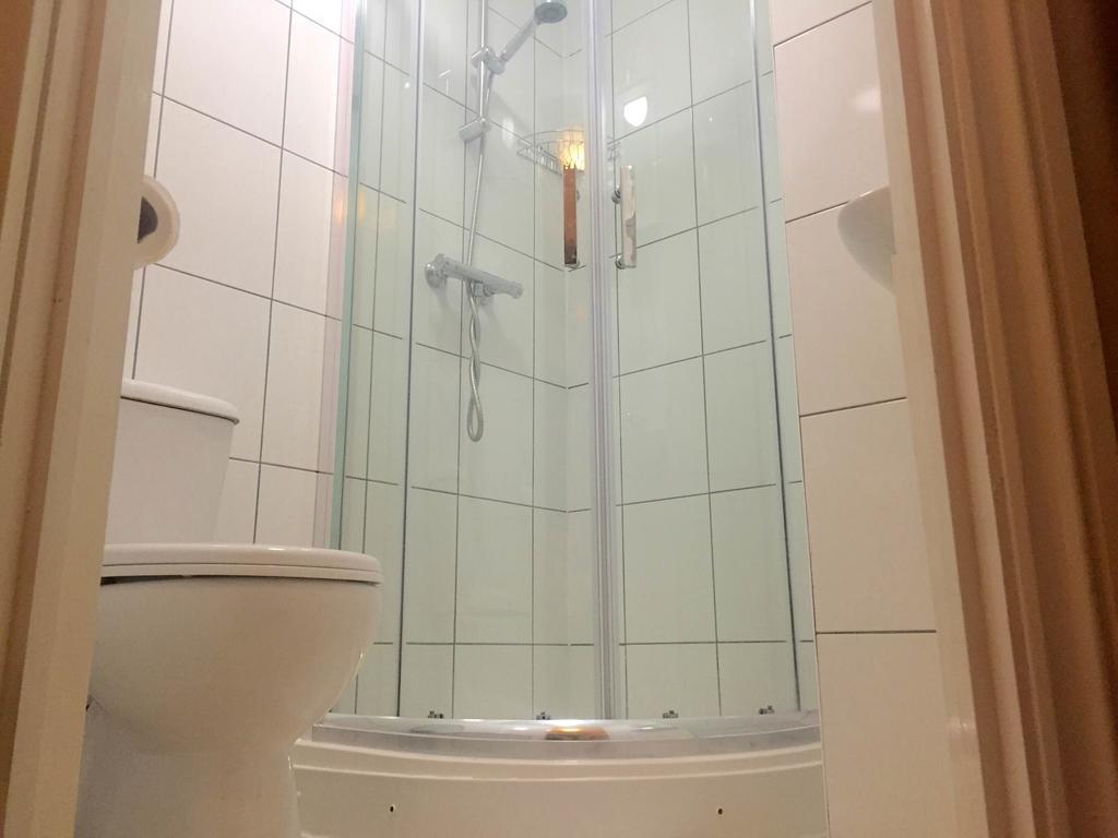 Southend Inn Hotel - Close To Beach, Train Station & Southend Airport Номер фото